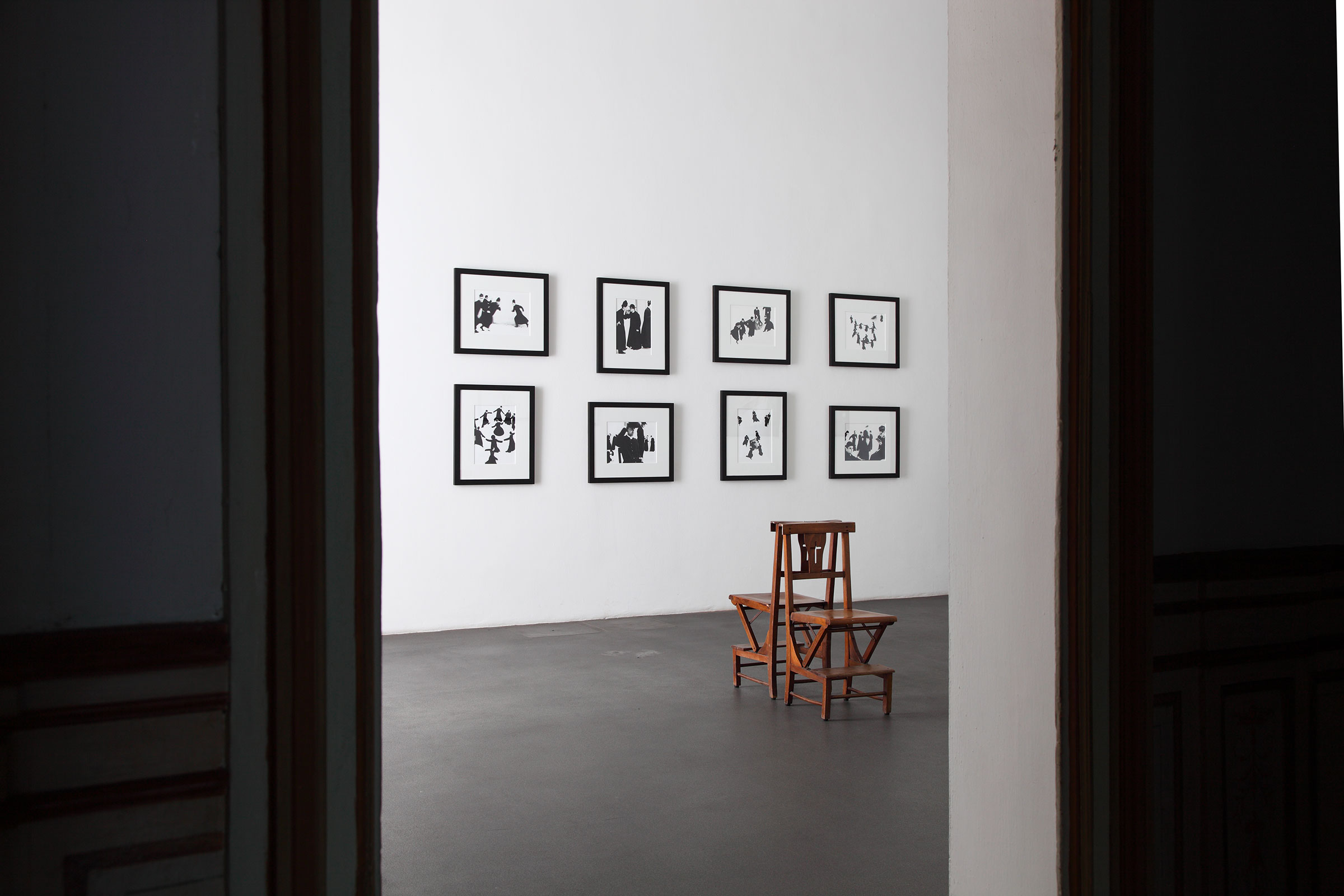 Mario Giacomelli, Io non ho mani che mi accarezzino il volto, 1961-1963, Marzia Migliora, Viaggio intorno alla mia camera, 2012